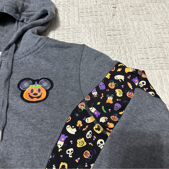 Disney Adult Large Mickey Mouse Halloween 2021 Zip Hoodie Grey Snacks Graphic - Picture 2 of 6